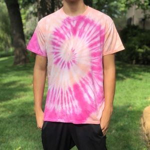 NWOT Pink & Orange Spiral Tie Dye Tshirt